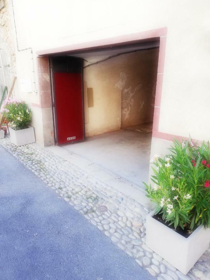 Les Insolites De Champeix Exterior photo